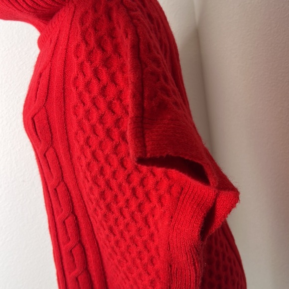 🔹 Callahan Knitwear Oversized Sleeveless Turtleneck Sweater - Picture 3 of 5